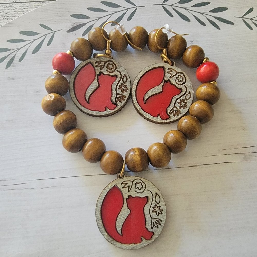 Handmade |Brown & Red Wood Bead Woodland Animal Pendant Bracelet and Earring Set - Picture 2 of 7